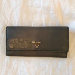 GOOD CONDITION: PRADA WALLET